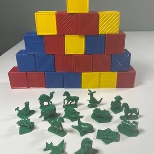 Vintage 23 Tupperware Busy Blocks & 16 Green Figures/Pieces Kids Toys Tuppertoys